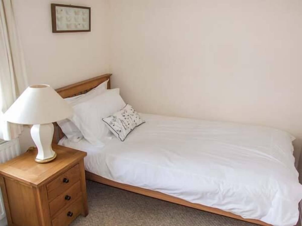 11 Victoria Cottages