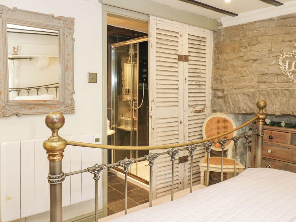 In &amp; Out Cottage