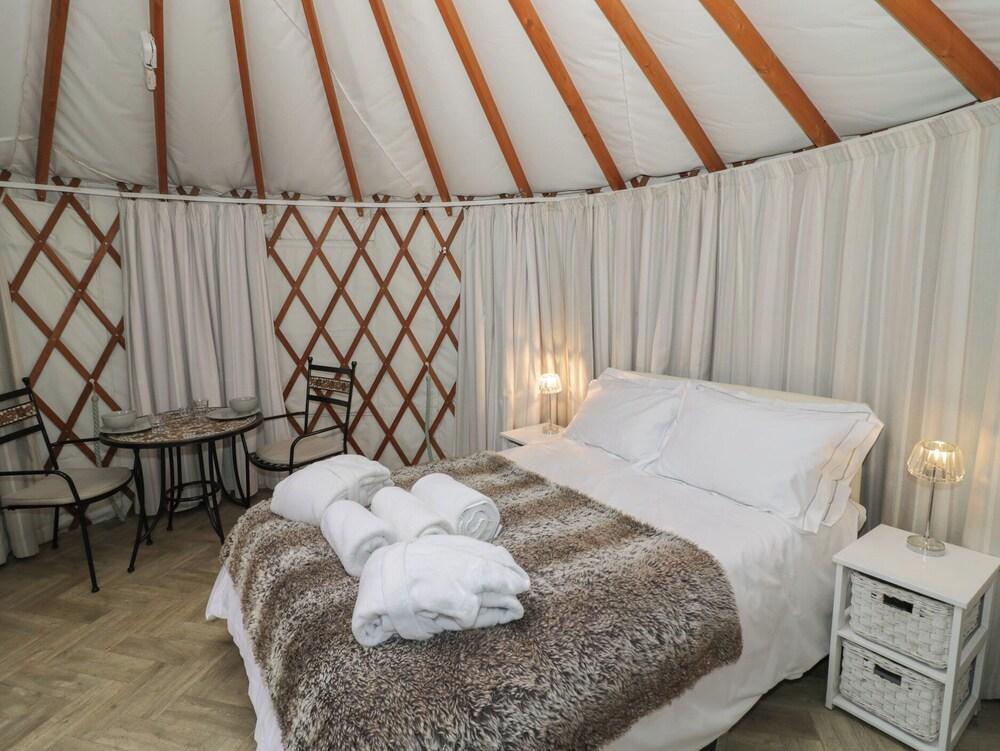 The Lakeside Yurt