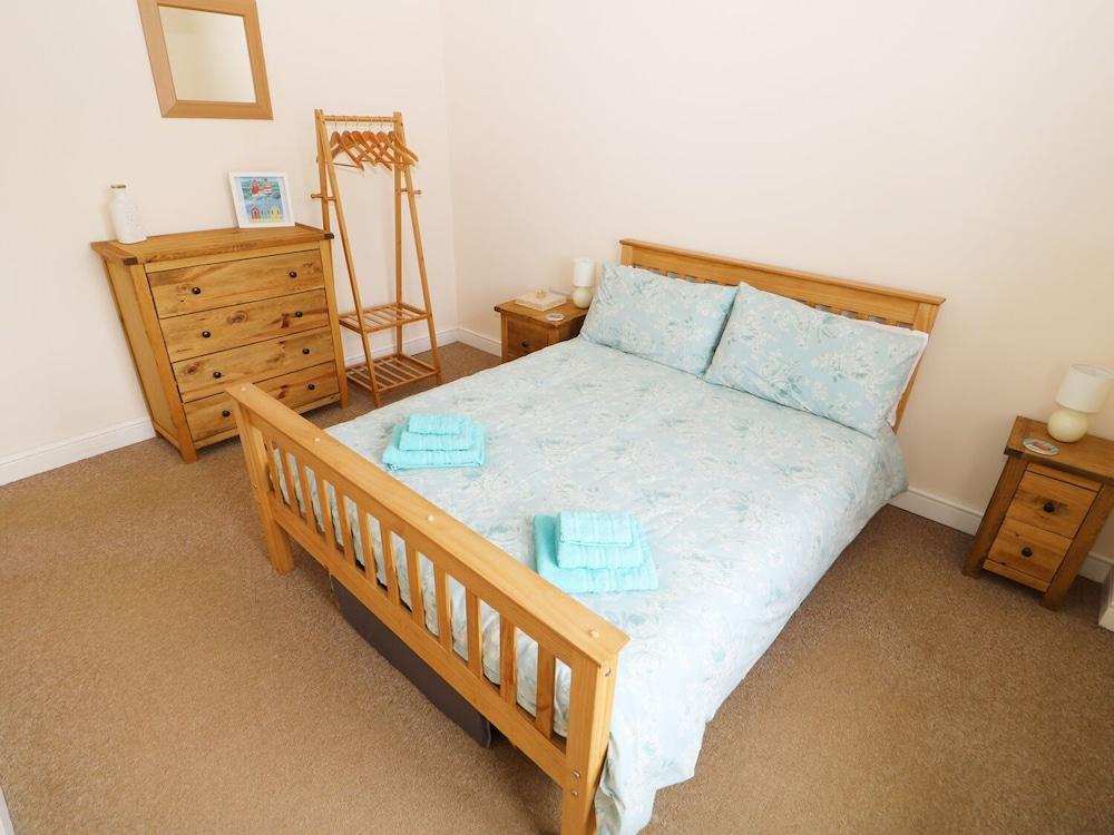 Flat 2, 4 St Edmund's Terrace