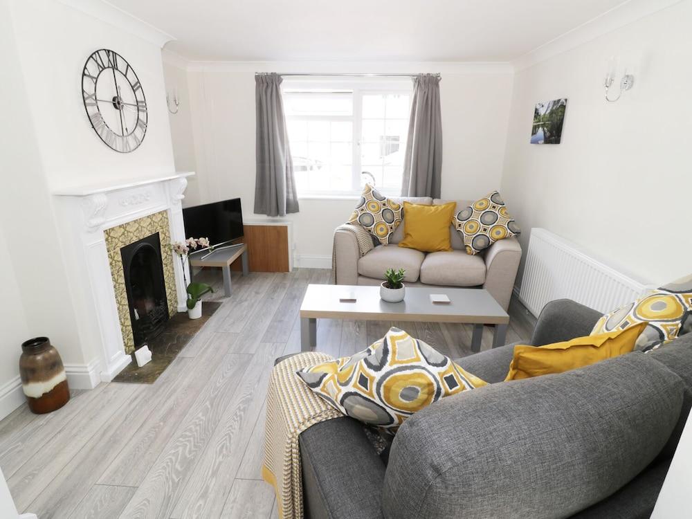 25 Shakespeare Street