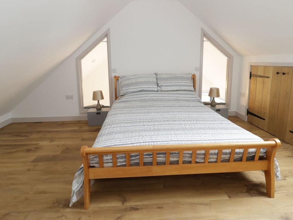 Swan Lodge Castle Farm