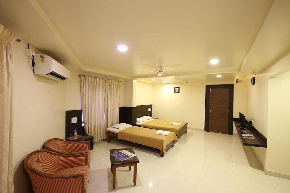 Hotel Kohinoor Square