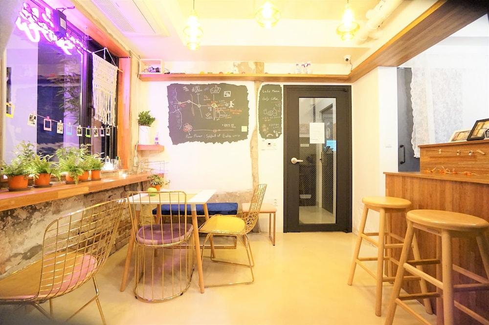 Seoul Cube Ewha - Hostel