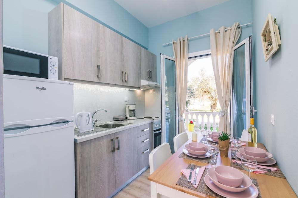 Lamda Apartments by Estia