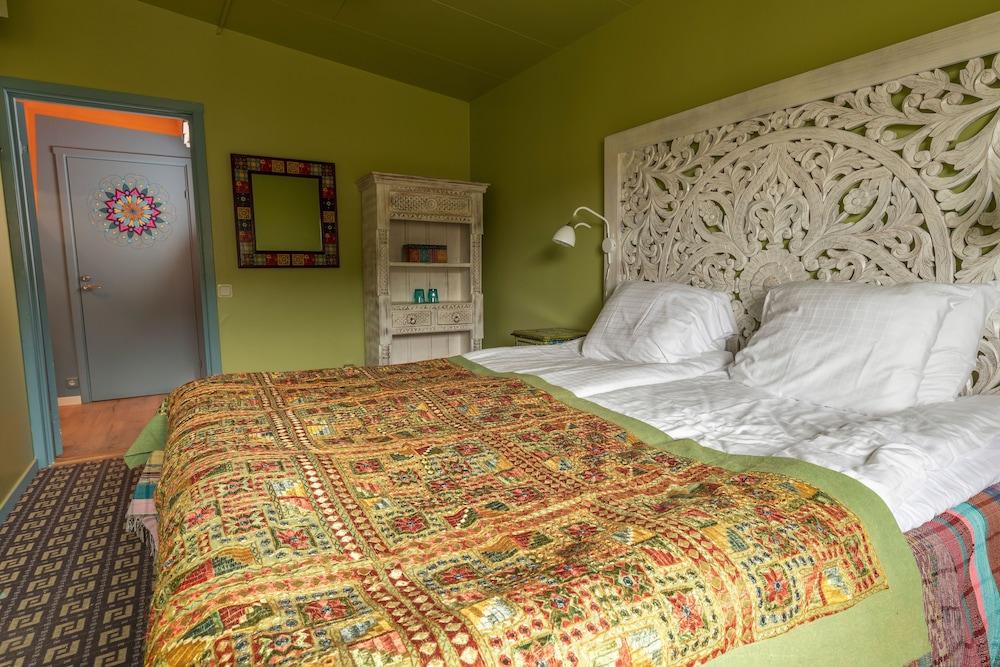 FlipFlop Beach Bar & Rooms