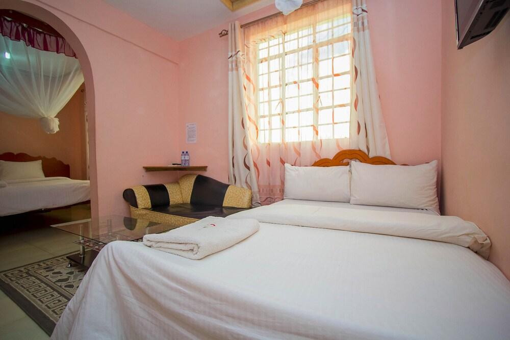 Intercounty Gardens Hotel