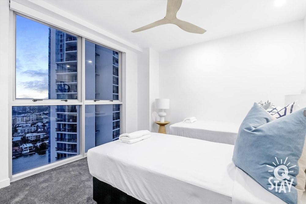 Chevron Renaissance - Q Stay