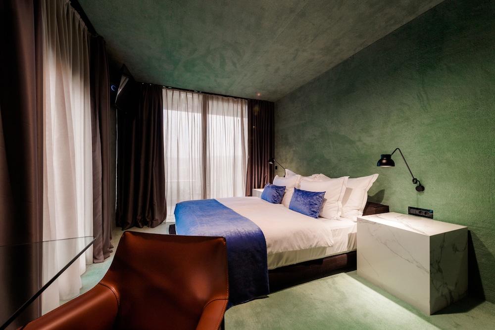 Winery & Design hotel ROXANICH