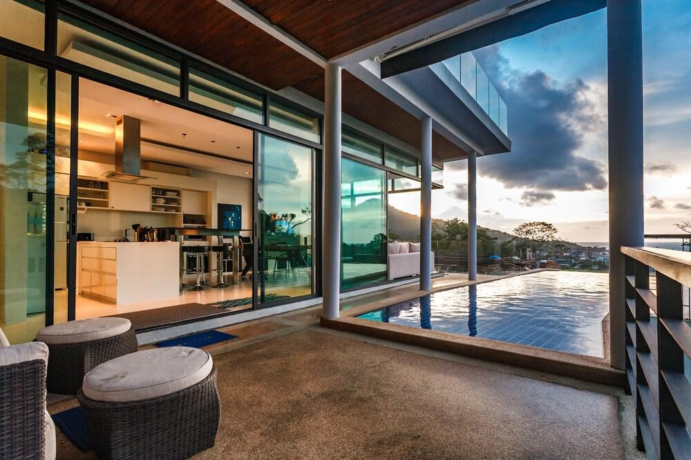 Villa Paradesa by Lofty