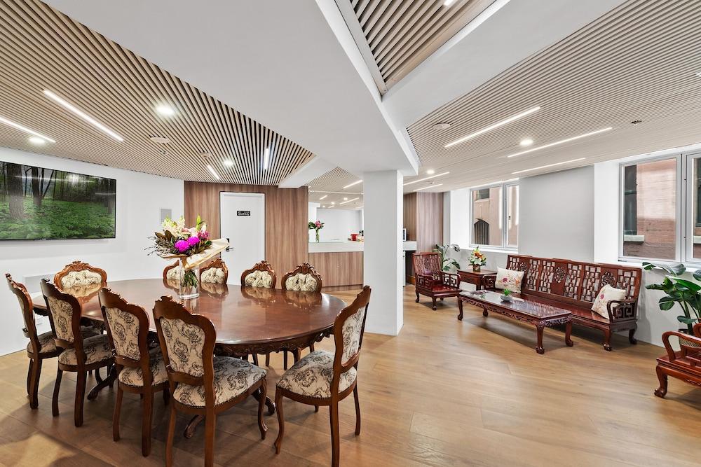 YEHS Hotel Sydney QVB