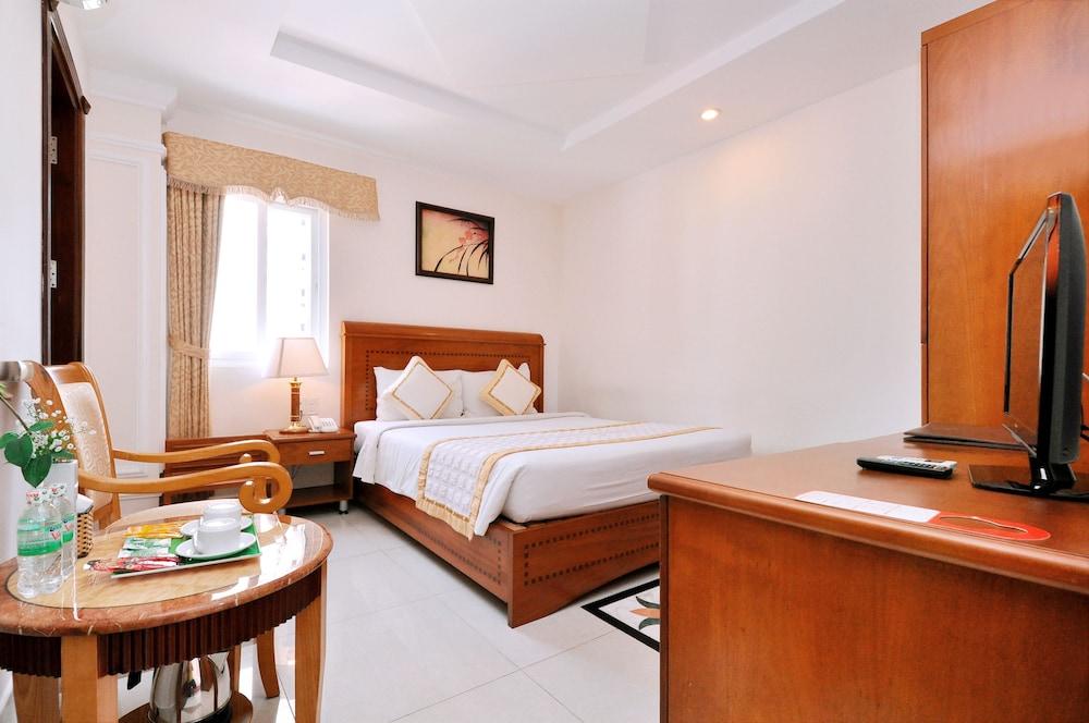 Tan Hoang Long Hotel