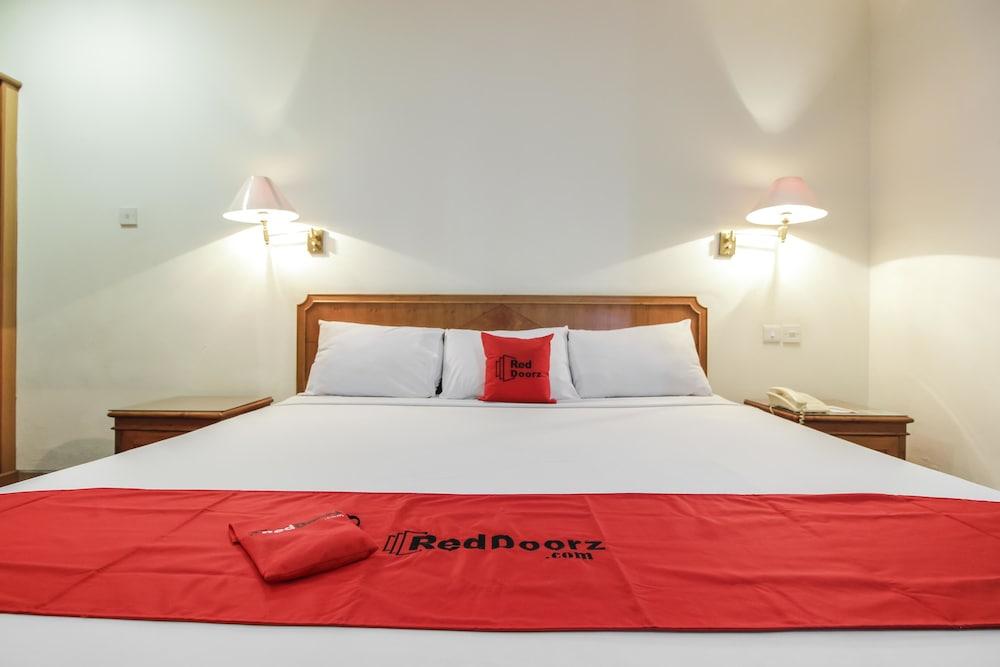 RedDoorz Plus near GBK Senayan