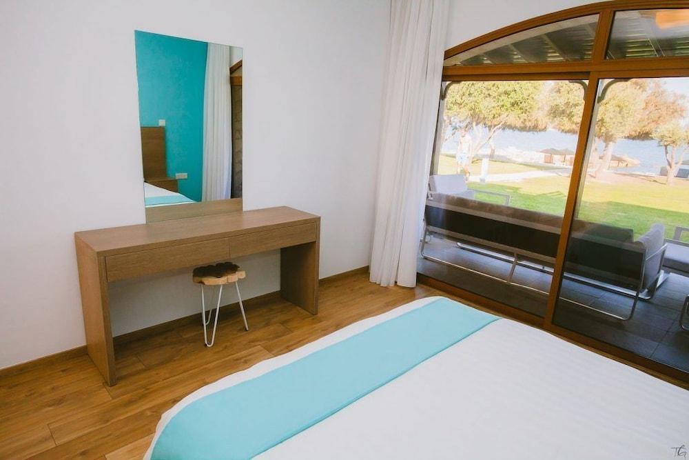 Elya Beach Luxury Suites