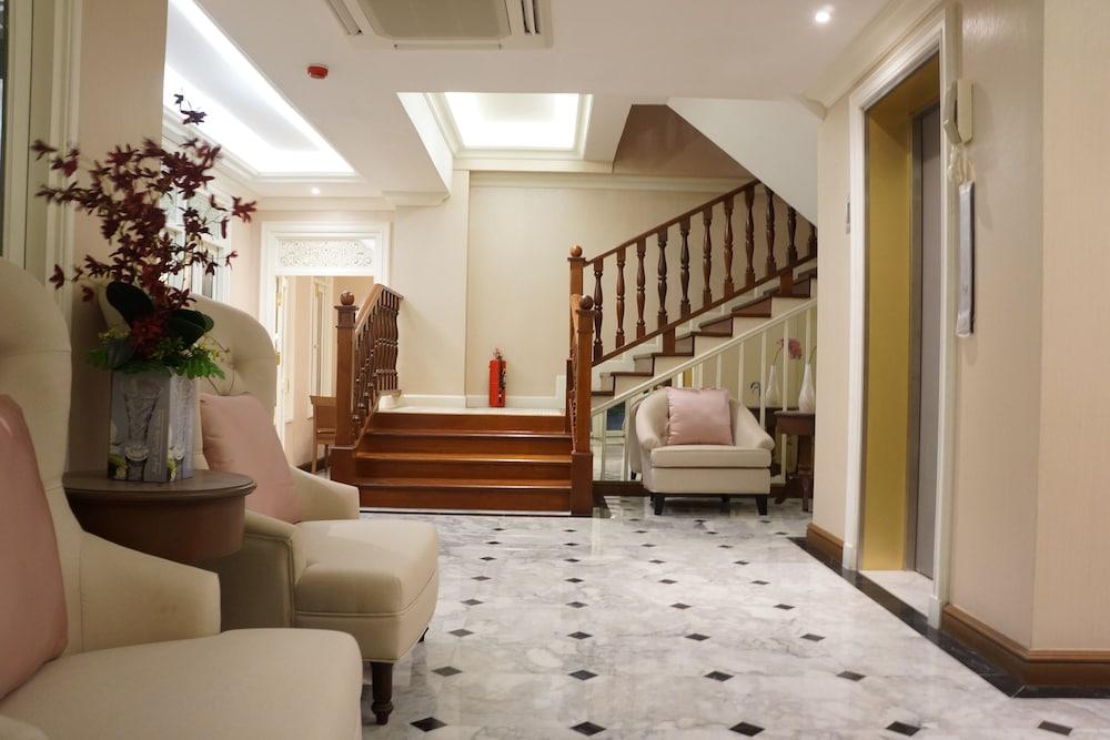 Hiranyakul House Riverside