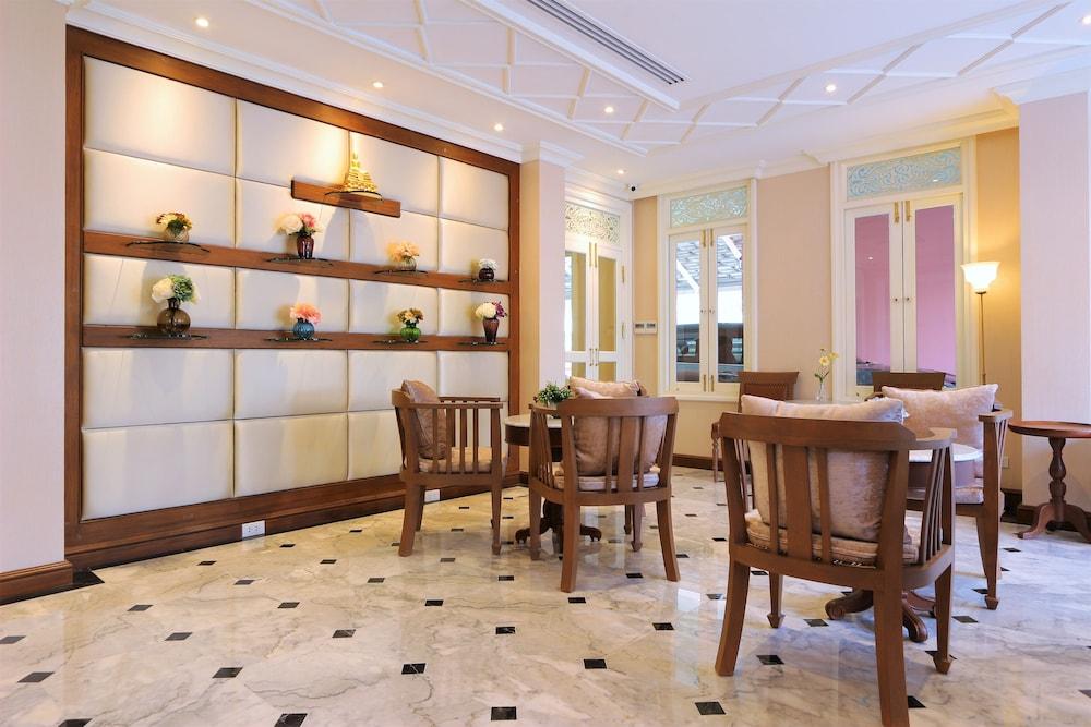 Hiranyakul House Riverside