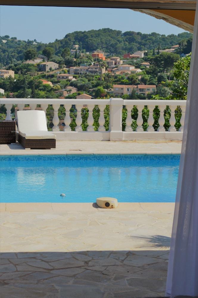 Villa La Terre Des Lauriers B&B