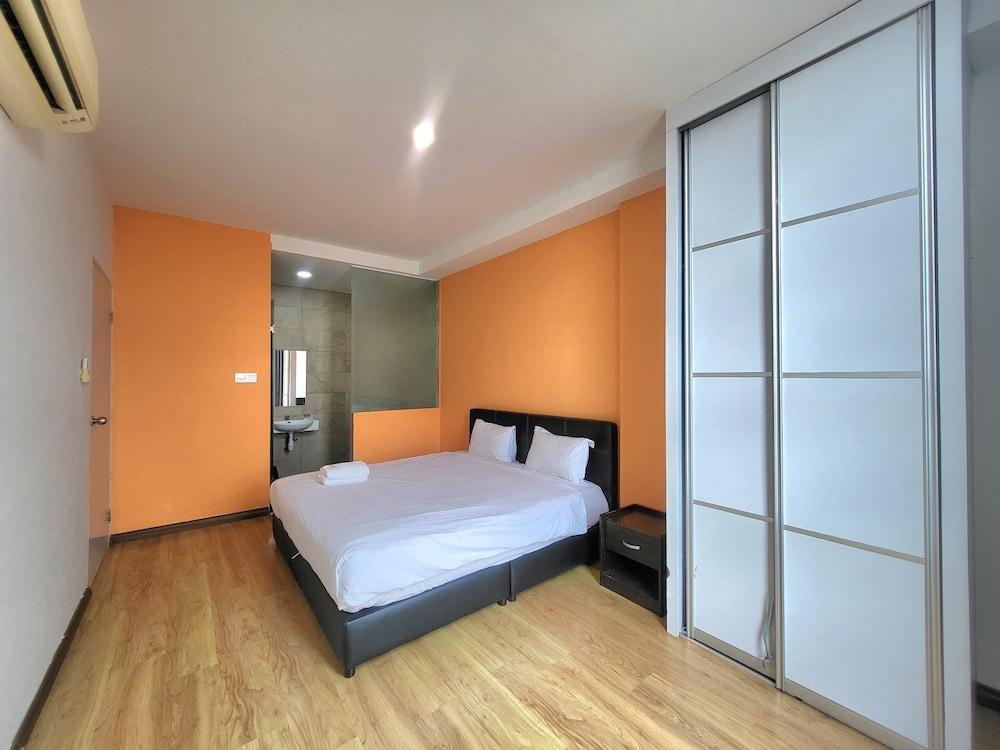 Roxy Hotel and Apartments