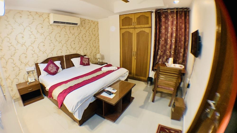 Kashish Residency & Banquet