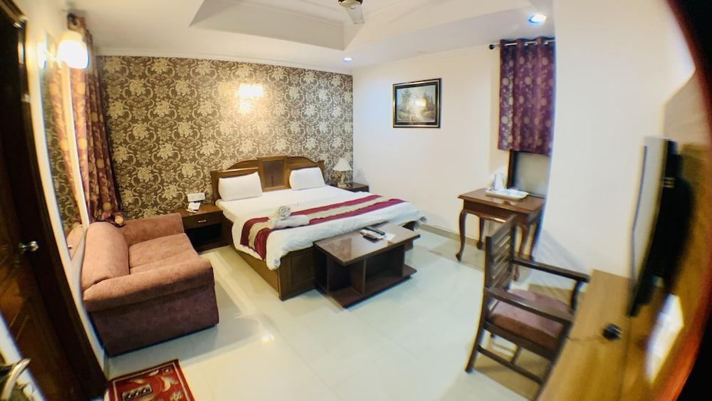 Kashish Residency & Banquet