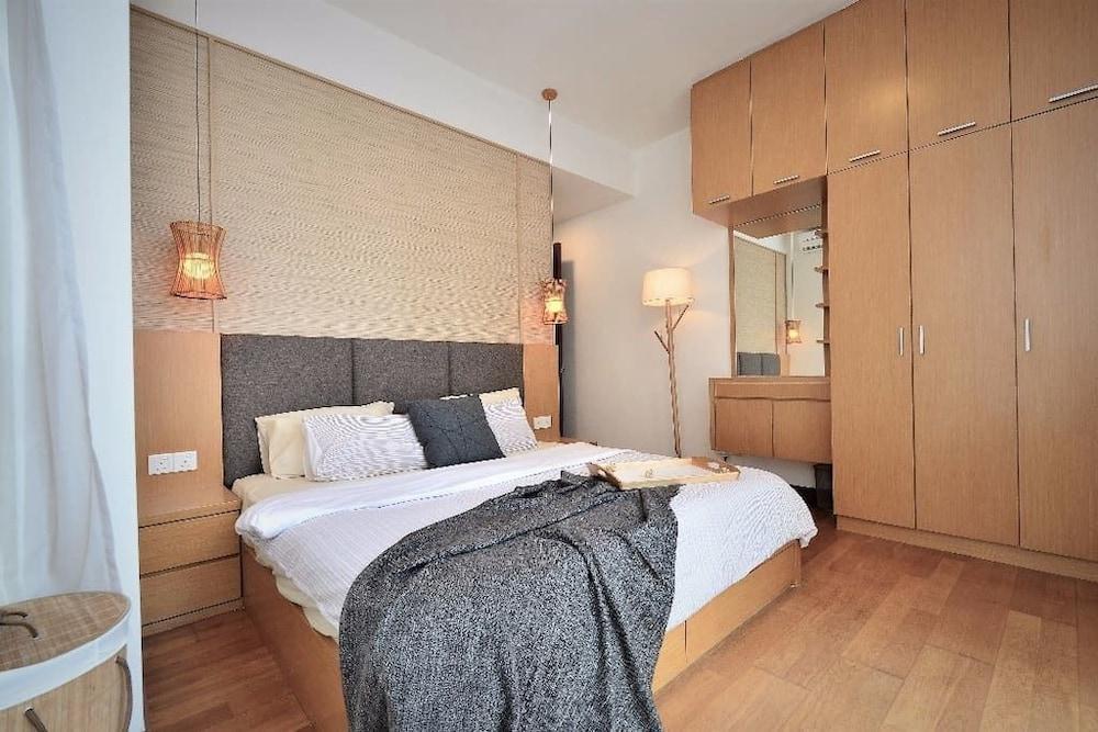 Marc A-23-09 by SYNC