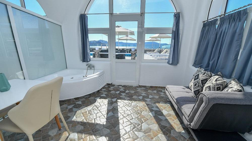 Thirassia Paradise Suites