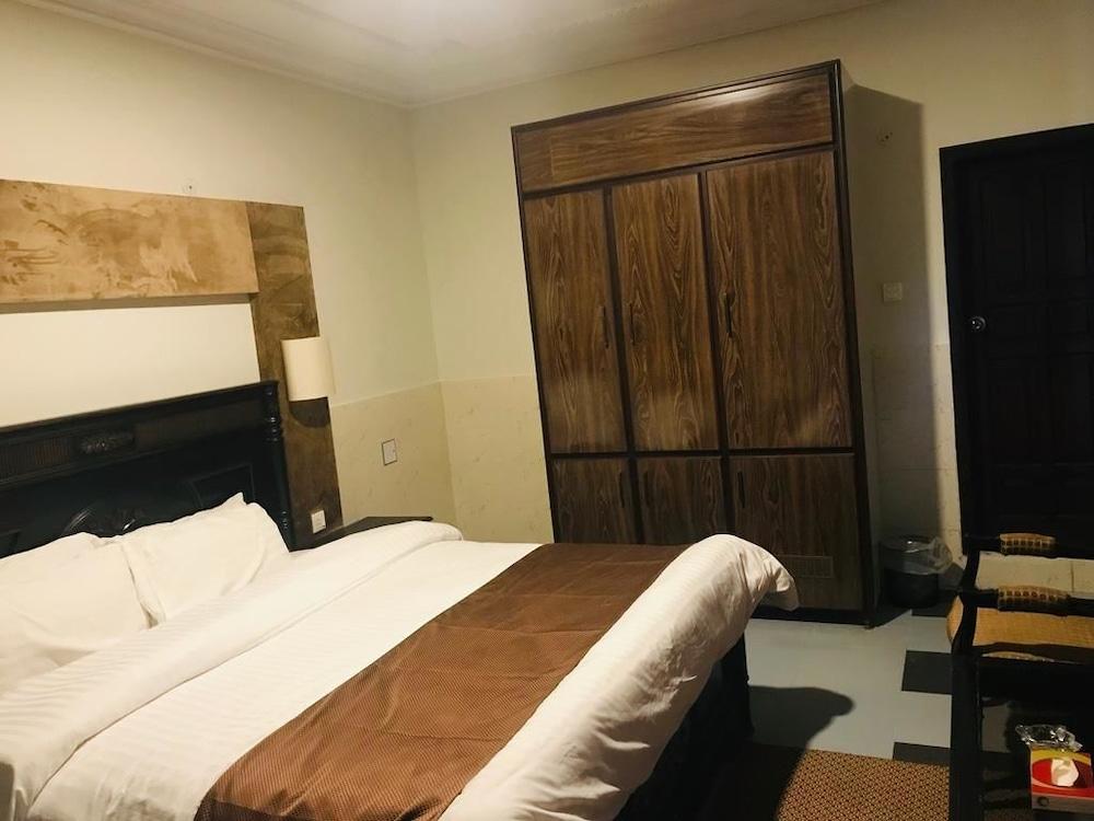 Hotel One Mall Road Murree