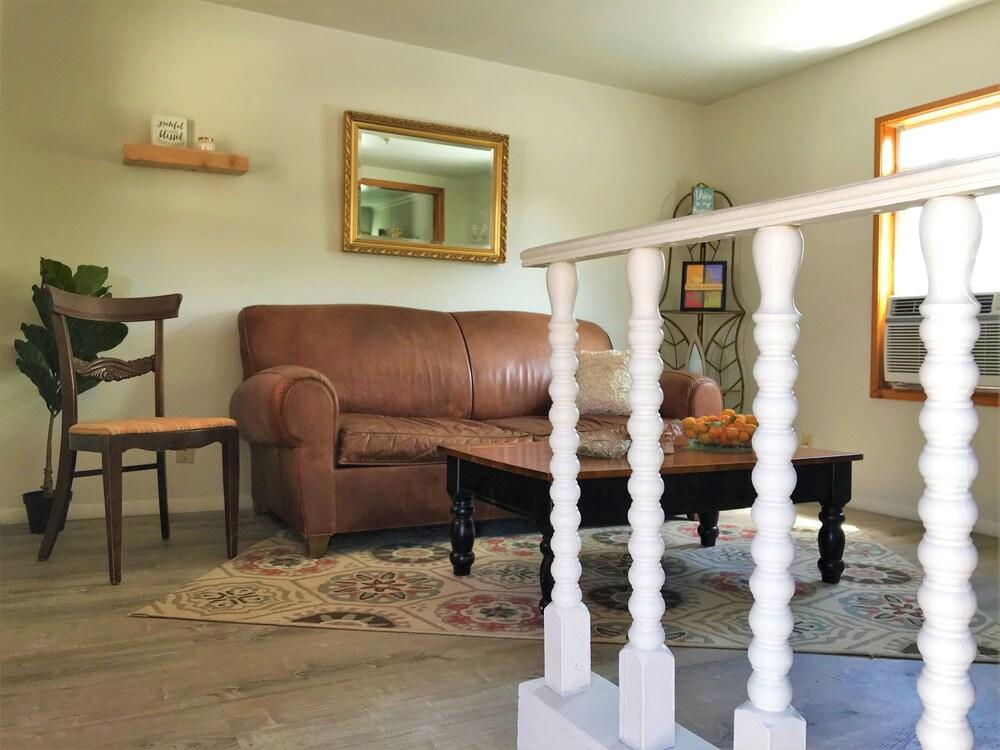 Midvale 1 Bedroom Home by Redawning