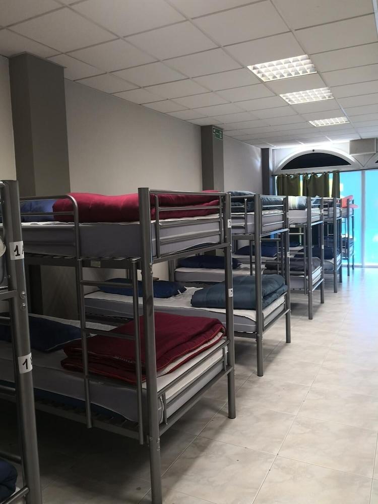 Albergue Arraigos - Hostel