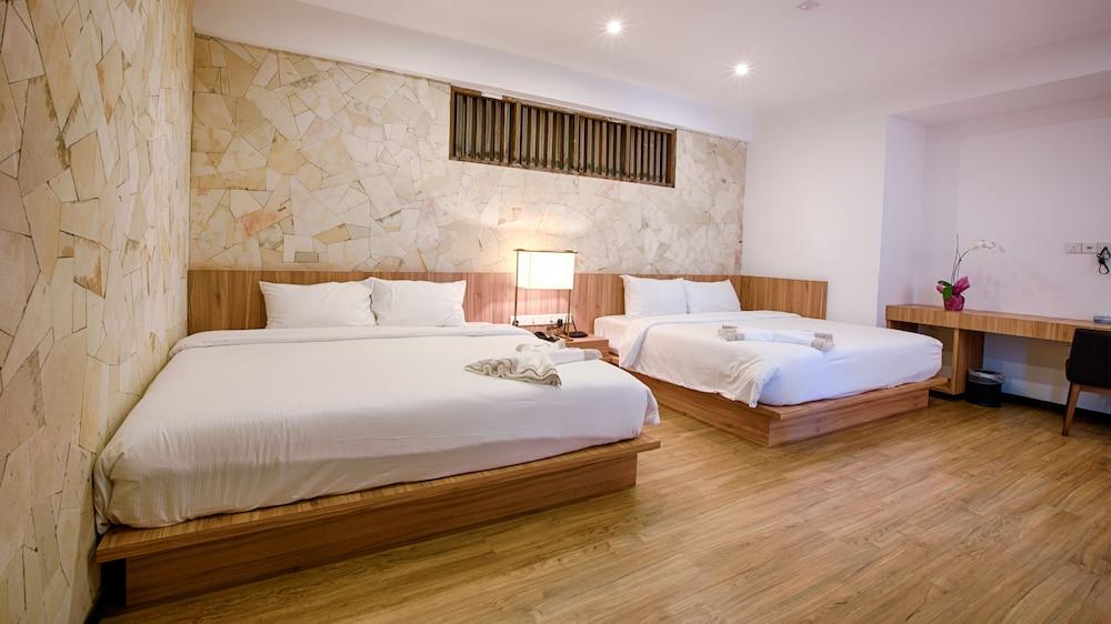 Lot 33 Boutique Hotel