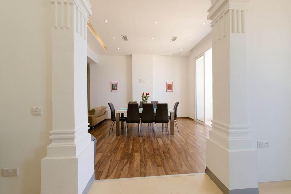 Charming Seafront Apartment, Perfect for Families