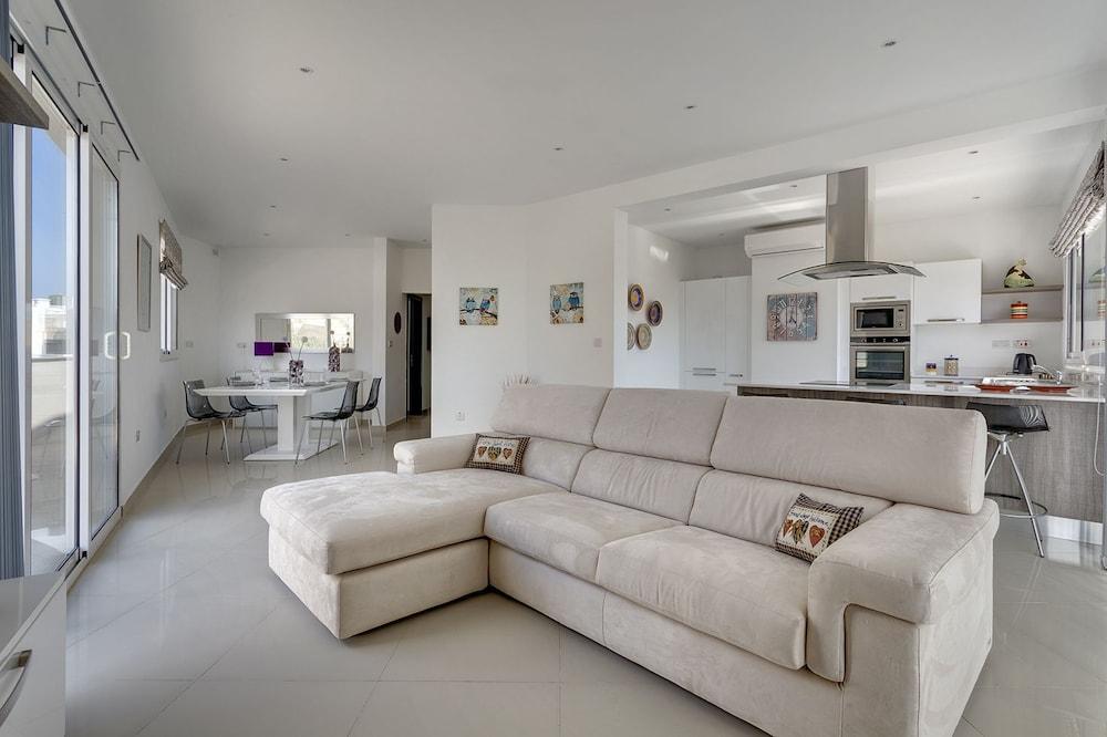 Luxury 2 Bedroom Penthouse in St Julians