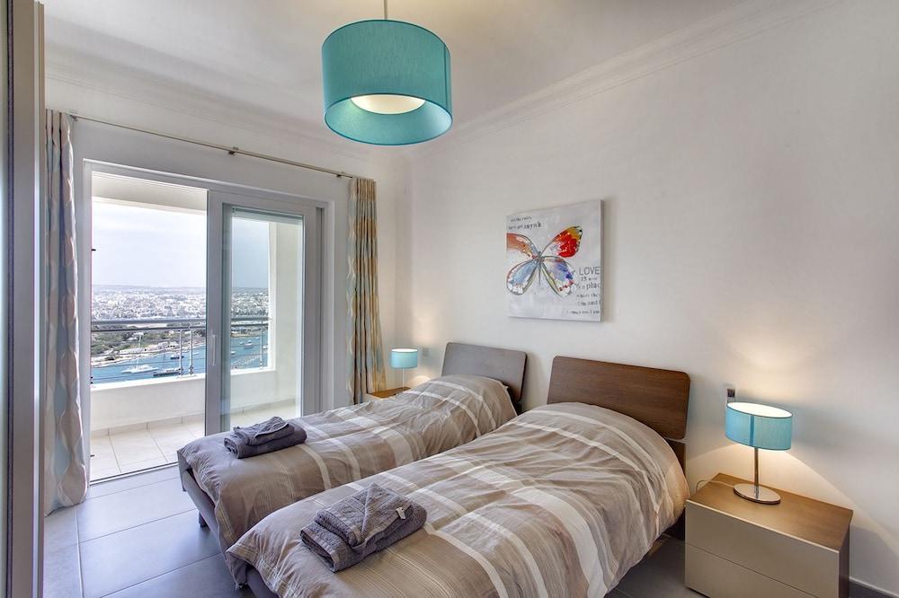 Pure Luxury Apartment With Pool