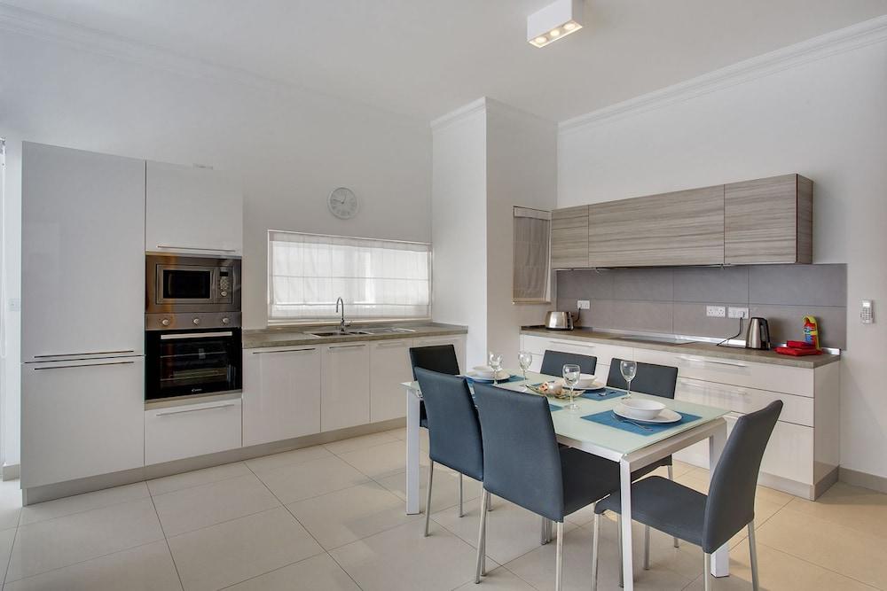 Luxury Apartment IN Fort Cambridge With Pool