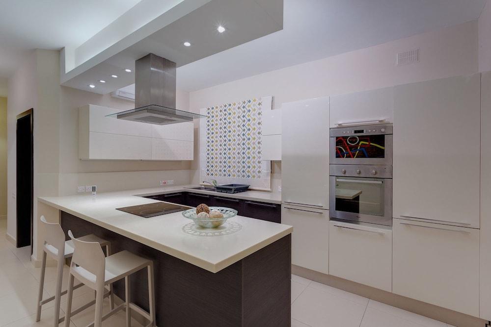 Luxury Apartment, Prime Location in St Julians