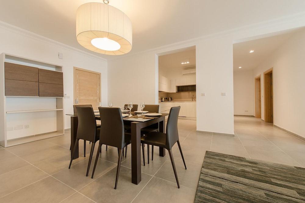 Seafront Luxury Apartment With Pool