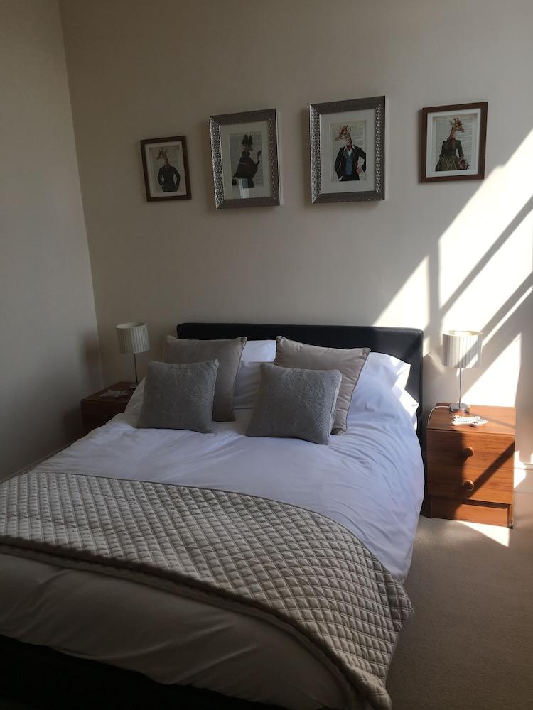 Peel House Apartments