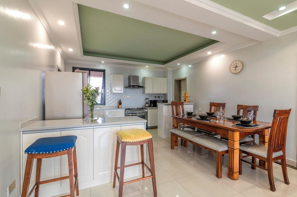 Crestpark Apartments