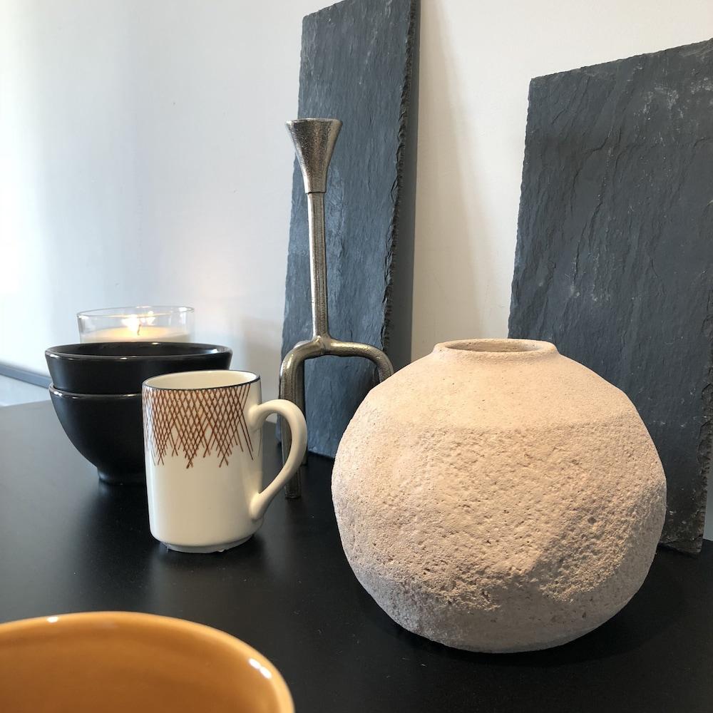 Henry's Apartment- Executive 717