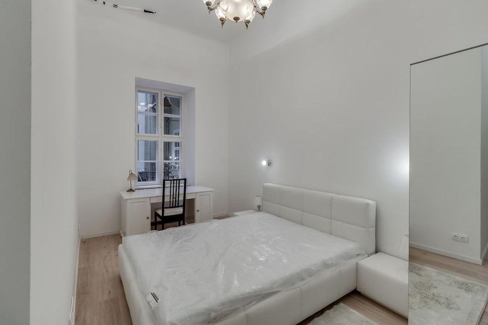 Pelicanstay at 5th District