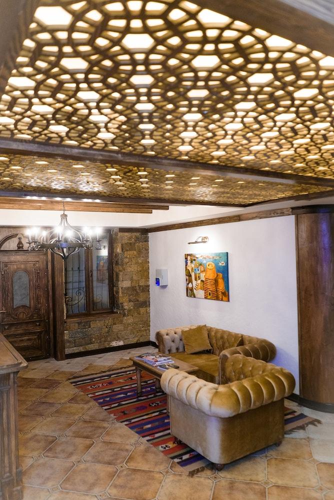 Maajid Hotel & Restaurant