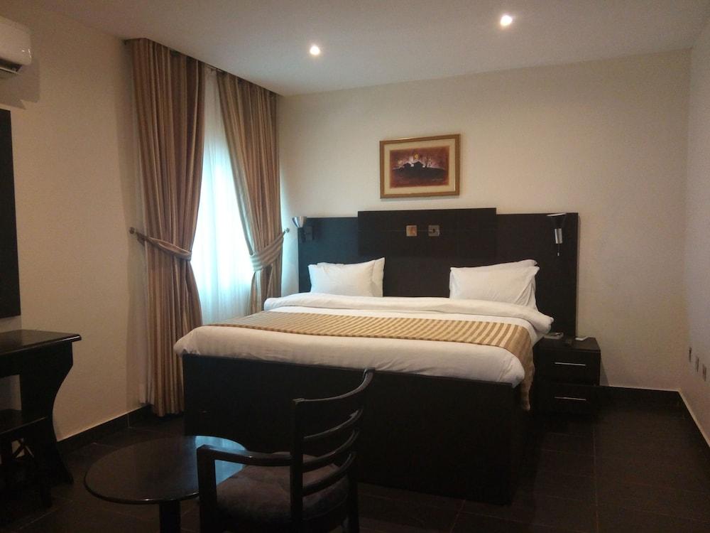 Eden Crest Hotel & Resort