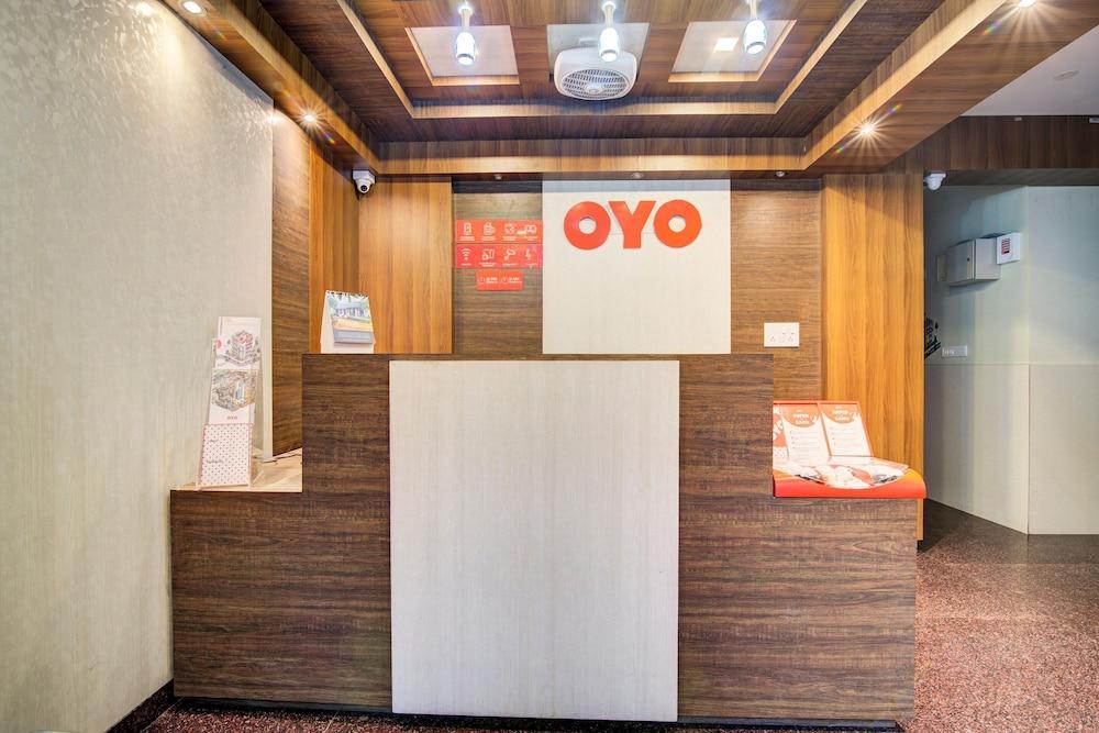 OYO 11916 Varcity Plaza