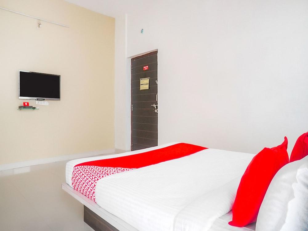 OYO 14747 Hotel Prathik