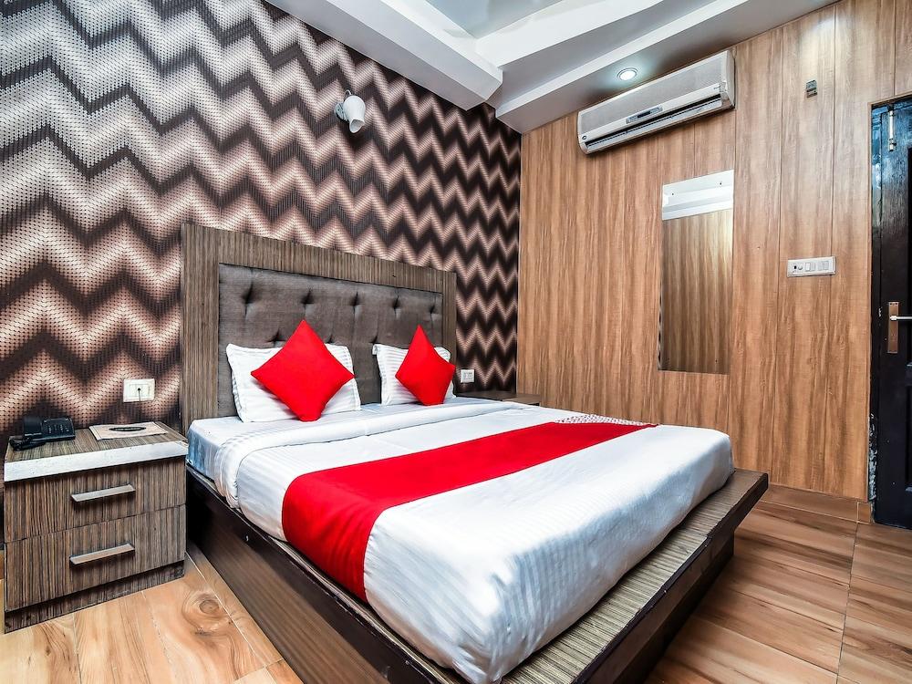 OYO 16933 Hotel Sunrize