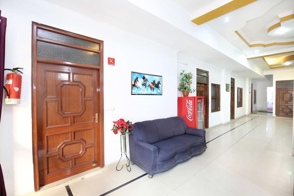 OYO 4738 Hotel Re-Birth