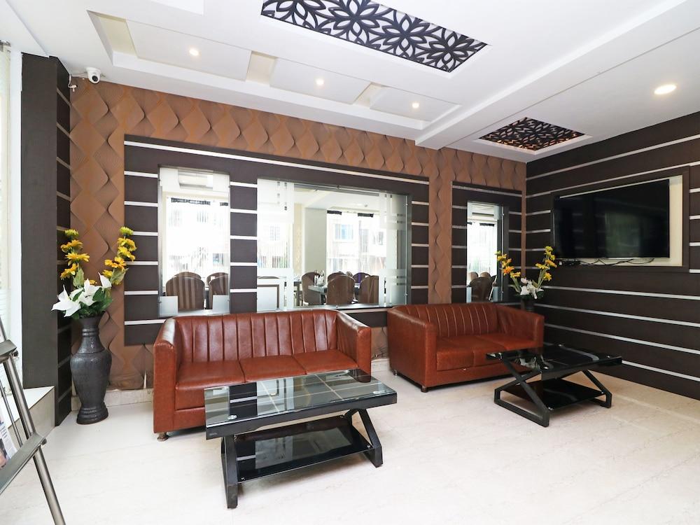 OYO 7054 Hotel Amabalika