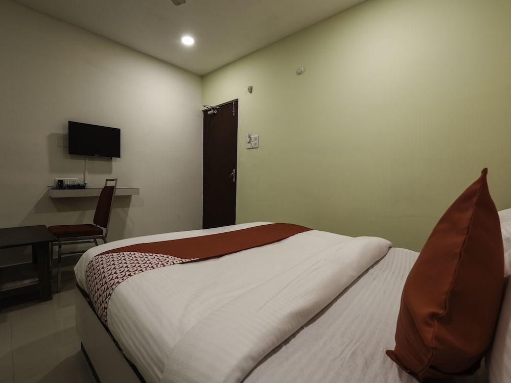 OYO 16083 Athidi Grand