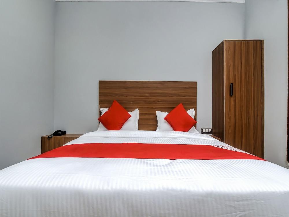 OYO 18254 Glorious Stayz