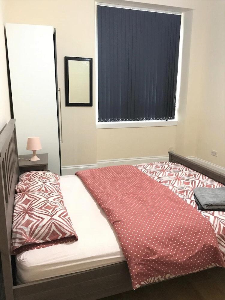 5 Bedroom House For Large Group